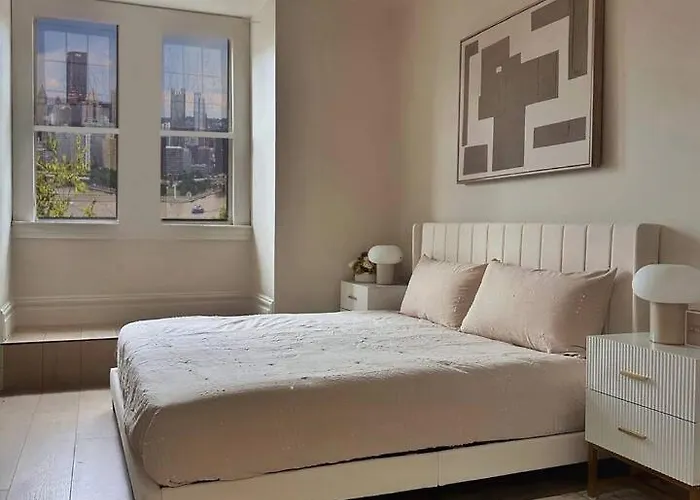 4 Beds Private Patio Modern Apartment *