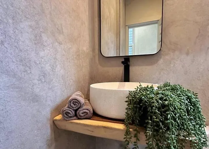 4 Beds Private Patio Modern Apartment Pittsburgh